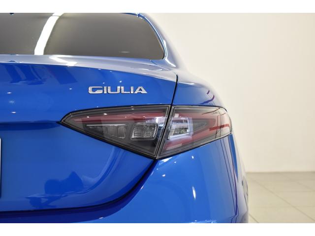 ジュリア ヴェローチェ　新車保証継承　禁煙車　３連ＬＥＤヘッドライト　レザーシート　電動パワーシート　シートヒーター　アダプティブクルーズコントロール　ハーマンカードン製１４スピーカー　パドルシフト　デジタルメーター（36枚目）