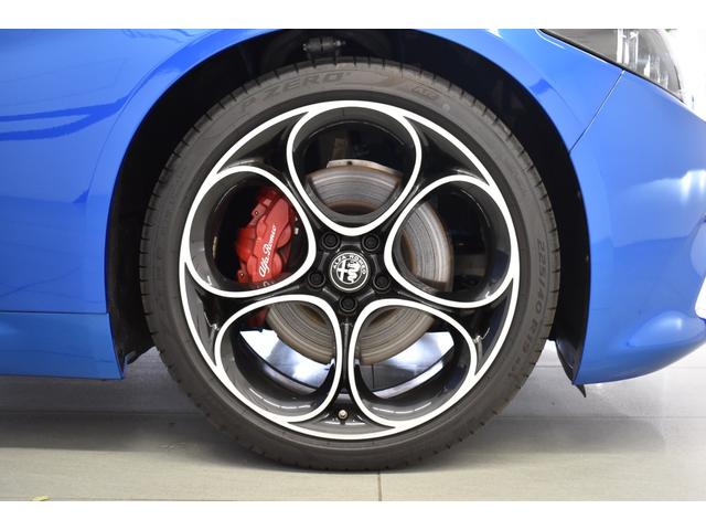 ジュリア ヴェローチェ　新車保証継承　禁煙車　３連ＬＥＤヘッドライト　レザーシート　電動パワーシート　シートヒーター　アダプティブクルーズコントロール　ハーマンカードン製１４スピーカー　パドルシフト　デジタルメーター（39枚目）