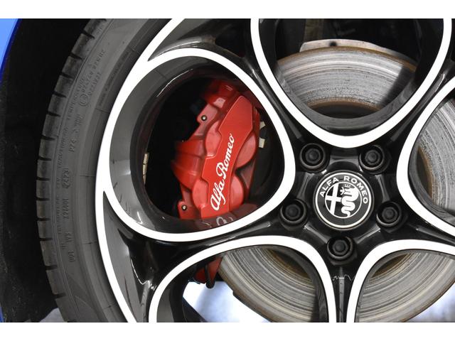 ジュリア ヴェローチェ　新車保証継承　禁煙車　３連ＬＥＤヘッドライト　レザーシート　電動パワーシート　シートヒーター　アダプティブクルーズコントロール　ハーマンカードン製１４スピーカー　パドルシフト　デジタルメーター（40枚目）