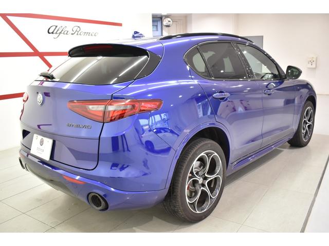 ステルヴィオ 2.0ターボ Q4ヴェローチェ 認定中古車保証 レザーシート パドルシフト パワーシート シートヒーター アダプティブクルーズコントロール ナビゲーション ETC アップルカープレイ対応 アンドロイドオート対応 バックカメラ 禁煙車(5枚目)