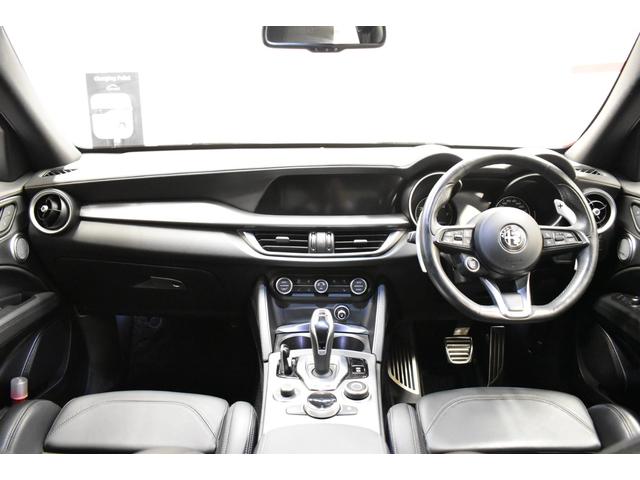 ステルヴィオ 2.0ターボ Q4ヴェローチェ 認定中古車保証 レザーシート パドルシフト パワーシート シートヒーター アダプティブクルーズコントロール ナビゲーション ETC アップルカープレイ対応 アンドロイドオート対応 バックカメラ 禁煙車(10枚目)