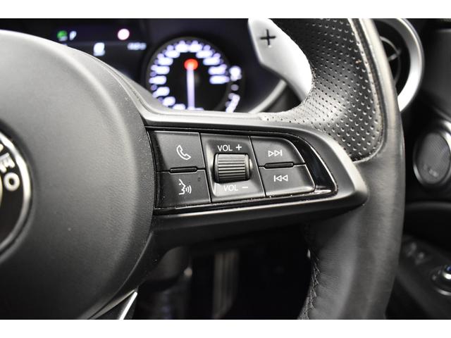 ステルヴィオ 2.0ターボ Q4ヴェローチェ 認定中古車保証 レザーシート パドルシフト パワーシート シートヒーター アダプティブクルーズコントロール ナビゲーション ETC アップルカープレイ対応 アンドロイドオート対応 バックカメラ 禁煙車(13枚目)