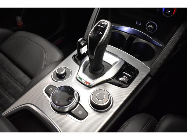 ステルヴィオ 2.0ターボ Q4ヴェローチェ 認定中古車保証 レザーシート パドルシフト パワーシート シートヒーター アダプティブクルーズコントロール ナビゲーション ETC アップルカープレイ対応 アンドロイドオート対応 バックカメラ 禁煙車(17枚目)