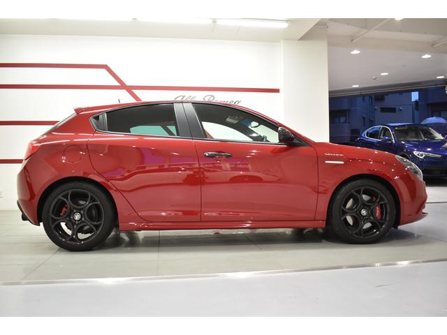 ジュリエッタ ヴェローチェ 1750 TBI 認定中古車保証1年付 禁煙車 TV・CD・DVD再生 ブラックレザーシート シートヒーター パドルシフト ブレンボ製レッドキャリパー 18インチ純正アルミ ナビゲーション ETC クルーズコントロール(4枚目)