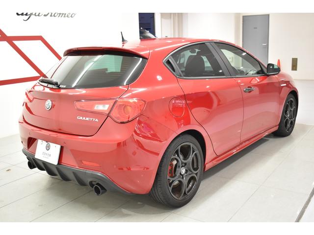 ジュリエッタ ヴェローチェ 1750 TBI 認定中古車保証1年付 禁煙車 TV・CD・DVD再生 ブラックレザーシート シートヒーター パドルシフト ブレンボ製レッドキャリパー 18インチ純正アルミ ナビゲーション ETC クルーズコントロール(5枚目)
