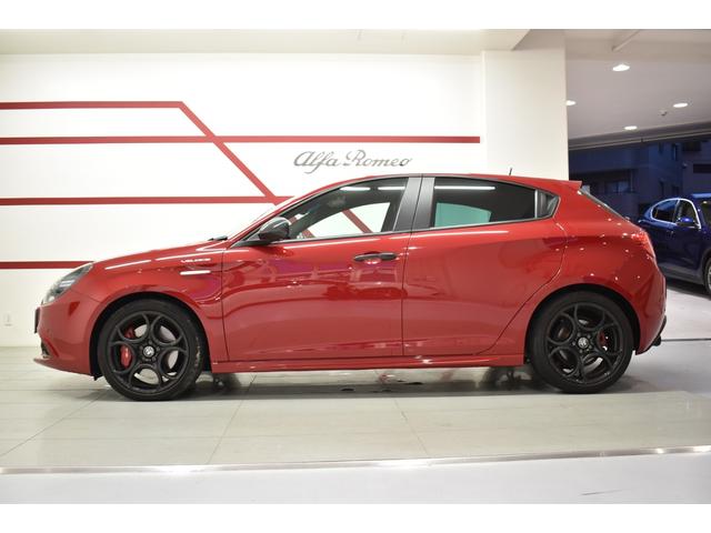 ジュリエッタ ヴェローチェ 1750 TBI 認定中古車保証1年付 禁煙車 TV・CD・DVD再生 ブラックレザーシート シートヒーター パドルシフト ブレンボ製レッドキャリパー 18インチ純正アルミ ナビゲーション ETC クルーズコントロール(8枚目)