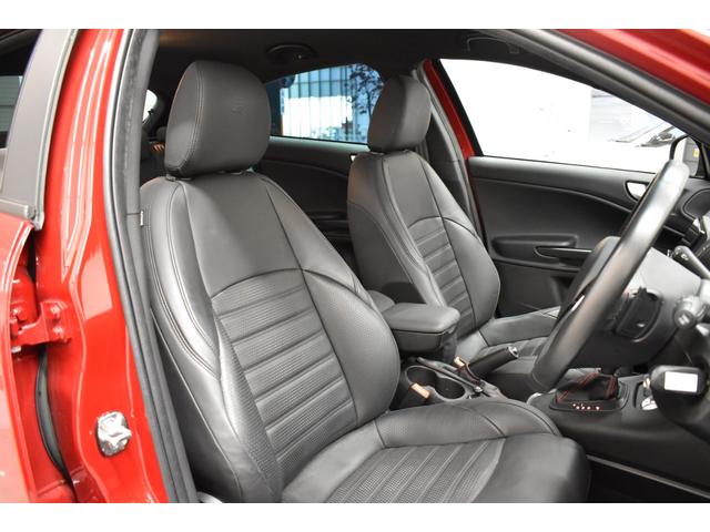 ジュリエッタ ヴェローチェ 1750 TBI 認定中古車保証1年付 禁煙車 TV・CD・DVD再生 ブラックレザーシート シートヒーター パドルシフト ブレンボ製レッドキャリパー 18インチ純正アルミ ナビゲーション ETC クルーズコントロール(19枚目)