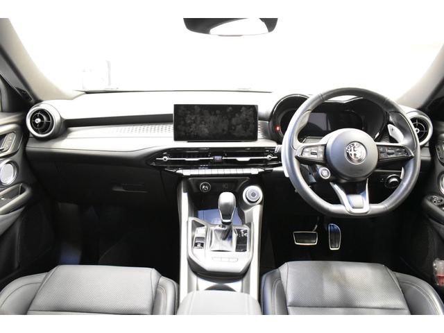 トナーレ プラグインハイブリッドＱ４　ヴェローチェ　新車保証継承　ワンオーナー　ブラックレザーシート　シートヒーター　電動パワーシート　アダプティブクルーズコントロール　アップルカープレイ　アンドロイドオート　禁煙車　ＥＴＣ　バックカメラ　純正カーナビ（10枚目）