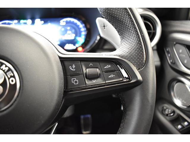 トナーレ プラグインハイブリッドＱ４　ヴェローチェ　新車保証継承　ワンオーナー　ブラックレザーシート　シートヒーター　電動パワーシート　アダプティブクルーズコントロール　アップルカープレイ　アンドロイドオート　禁煙車　ＥＴＣ　バックカメラ　純正カーナビ（13枚目）