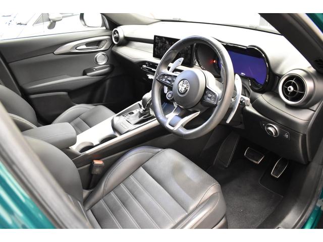 トナーレ プラグインハイブリッドＱ４　ヴェローチェ　新車保証継承　ワンオーナー　ブラックレザーシート　シートヒーター　電動パワーシート　アダプティブクルーズコントロール　アップルカープレイ　アンドロイドオート　禁煙車　ＥＴＣ　バックカメラ　純正カーナビ（21枚目）