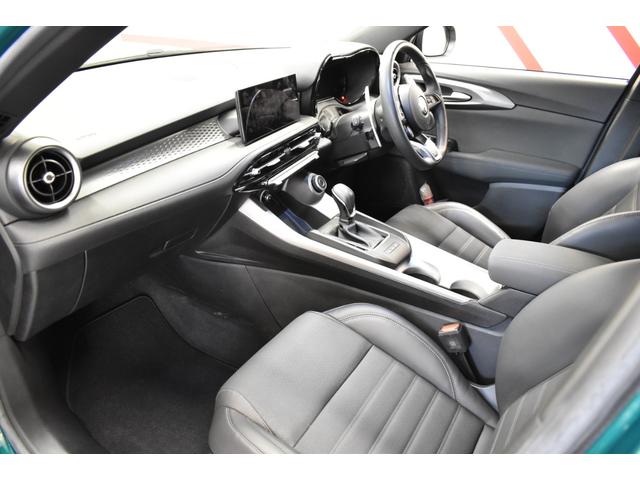 トナーレ プラグインハイブリッドＱ４　ヴェローチェ　新車保証継承　ワンオーナー　ブラックレザーシート　シートヒーター　電動パワーシート　アダプティブクルーズコントロール　アップルカープレイ　アンドロイドオート　禁煙車　ＥＴＣ　バックカメラ　純正カーナビ（28枚目）