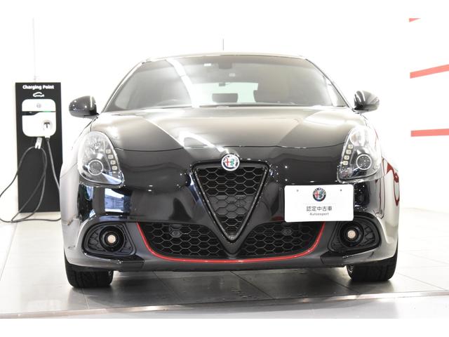 ���E�̃C���e�[�N�Ԃɔz���ꂽ�A���t�@�����I�̏ے��ł��鏂�^�O�����B