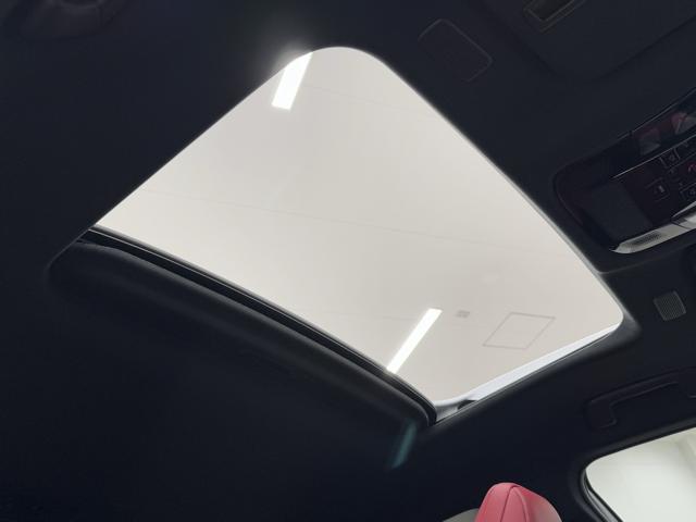 ゆったりとした商談スペースでご検討いただけます。新車・中古車問わず、何でもご相談下さいませ。