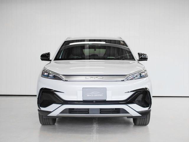 ＡＴＴＯ　３ 　ＢＹＤ認定中古車　当店試乗車　航続距離４７０ｋｍ　グロスブラックエクステリア　カーボンインテリア　パノラマサンルーフ　ＬＥＤヘッドライト　シートヒーター　電動テールゲート　純正前後ドライブレコーダー（5枚目）