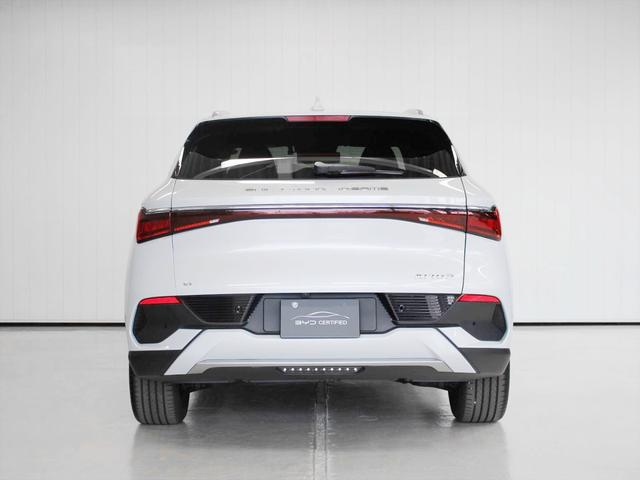 ＡＴＴＯ　３ 　ＢＹＤ認定中古車　当店試乗車　航続距離４７０ｋｍ　グロスブラックエクステリア　カーボンインテリア　パノラマサンルーフ　ＬＥＤヘッドライト　シートヒーター　電動テールゲート　純正前後ドライブレコーダー（6枚目）