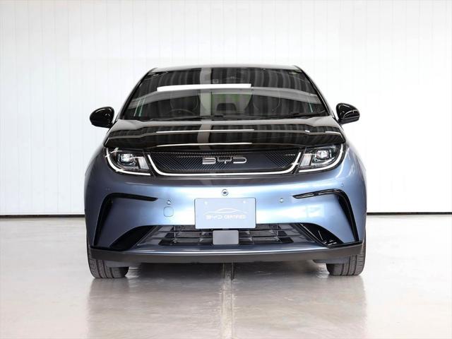 ドルフィン ロングレンジ　ＢＹＤ認定中古車　当店試乗車　航続距離４７６ｋｍ　パノラミックガラスルーフ　ビーガンレザー　音声認識ナビ　３６０°ビューカメラ　パワーシート　シートヒーター　ＬＥＤヘッドライト　スマホワイヤレス充電（5枚目）