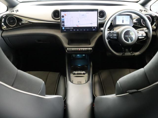 ドルフィン ロングレンジ　ＢＹＤ認定中古車　当店試乗車　航続距離４７６ｋｍ　パノラミックガラスルーフ　ビーガンレザー　音声認識ナビ　３６０°ビューカメラ　パワーシート　シートヒーター　ＬＥＤヘッドライト　スマホワイヤレス充電（8枚目）