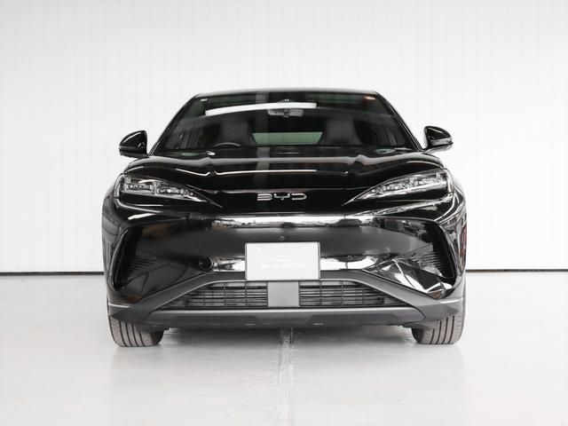 シーライオン ７ 　ＢＹＤ認定中古車　当店試乗車　航続距離５９０ｋｍ　パノラマサンルーフ　ナッパレザー　ＤＹＮＡＵＤＩＯ　ＡｐｐｌｅＣａｒＰｌａｙ対応　３６０°ビューカメラ　シートヒーター　ステアリングヒーター（5枚目）