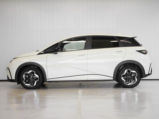 ドルフィン 　ＢＹＤ認定中古車　登録済み未使用車　航続距離４１５ｋｍ　ビーガンレザー　音声認識ナビ　３６０°ビューカメラ　パワーシート　シートヒーター　ＬＥＤヘッドライト　クルーズコントロール　キーレス（3枚目）