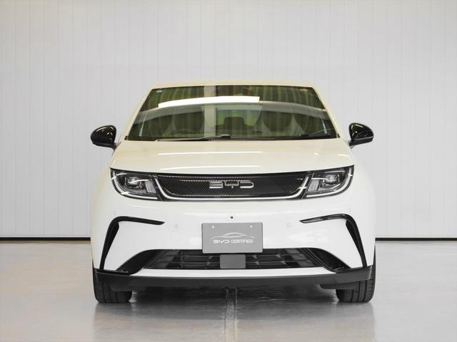 ドルフィン 　ＢＹＤ認定中古車　登録済み未使用車　航続距離４１５ｋｍ　ビーガンレザー　音声認識ナビ　３６０°ビューカメラ　パワーシート　シートヒーター　ＬＥＤヘッドライト　クルーズコントロール　キーレス（5枚目）