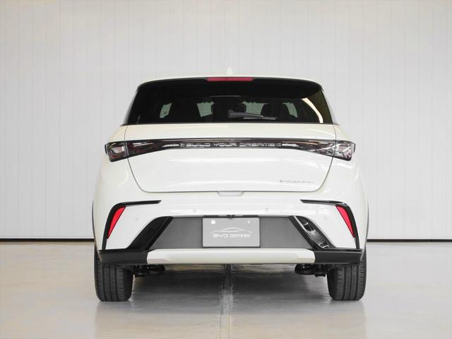 ドルフィン 　ＢＹＤ認定中古車　登録済み未使用車　航続距離４１５ｋｍ　ビーガンレザー　音声認識ナビ　３６０°ビューカメラ　パワーシート　シートヒーター　ＬＥＤヘッドライト　クルーズコントロール　キーレス（6枚目）