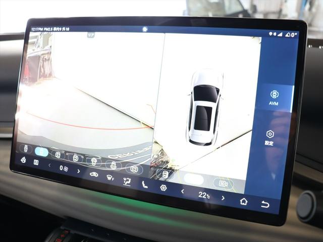 バックカメラは３６０°カメラと同時に表示されます　大画面のため、２画面表示でも見やすさは確保されています