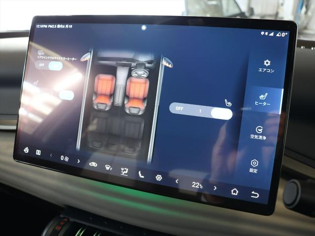 シートヒーターは前席のみ装備されています　エアコン等と同様にメインディスプレイで操作します