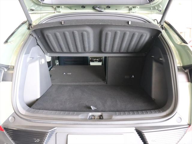 後部座席は４：６分割可倒式のため、用途に合わせてトランクスルーにすることができます