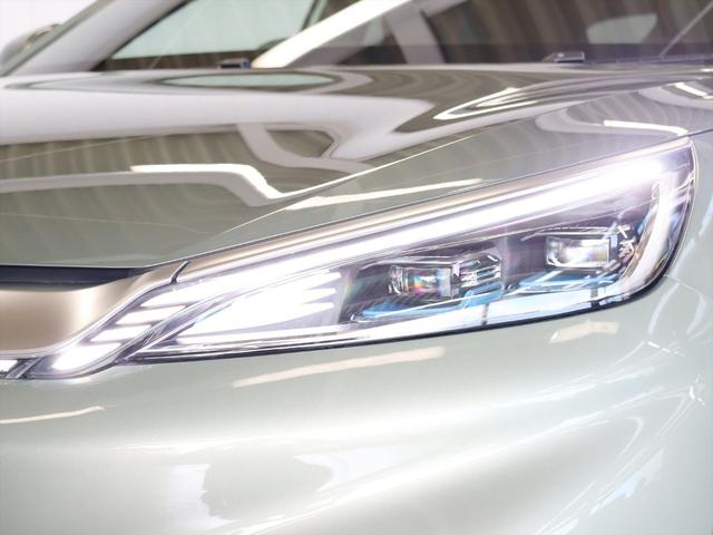 ヘッドライトはＬＥＤ式であり、オートヘッドライトやハイビームアシストも搭載されています