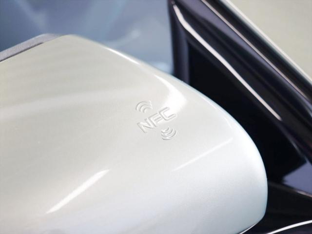 運転席のミラーにのみＮＦＣの機能があります　カードキーをかざすとドアのロック解除ができます