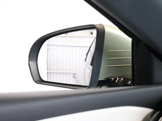 ドアミラーの鏡にはＬＥＤが組み込まれており、車両両脇の後方から車両が接近した際には点滅して知らせることが可能です