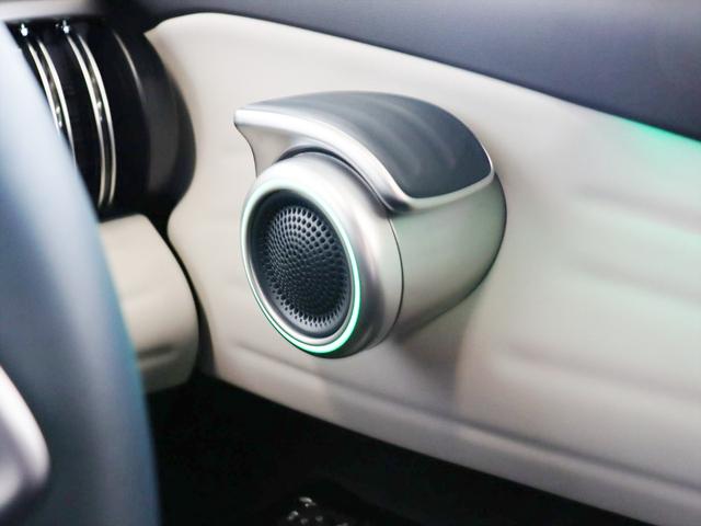 インテリアの各所にはＬＥＤの装飾があります　カラーリングは１色ではなく複数の色に変化します