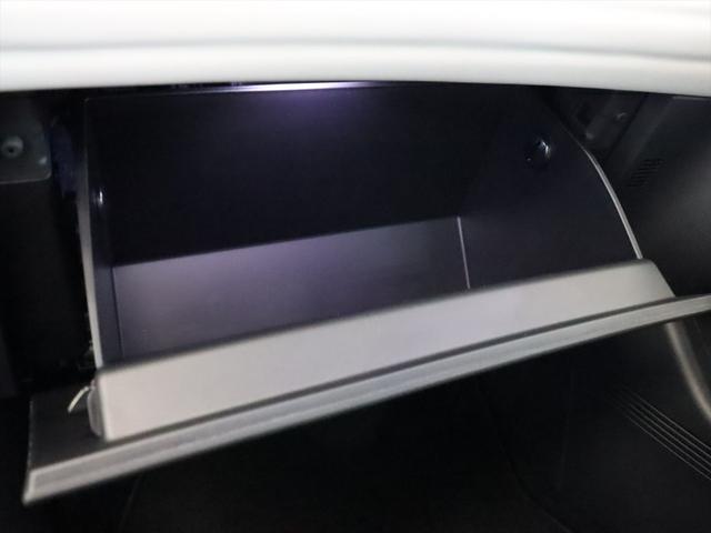 グローブボックスにはＥＴＣが格納されています　隠した場所に取り付けることでスッキリとした見た目となり、盗難対策のメリットもあります