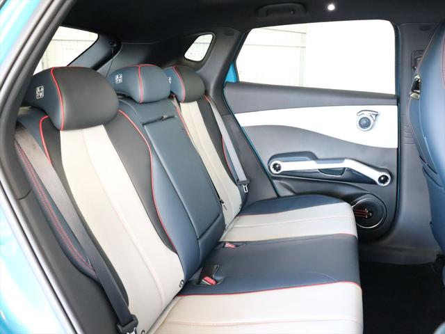 シート材質は人工皮革ですがしっとりとした手触りであり、本皮よりも蒸れもなく汚れのつきにくい材質です