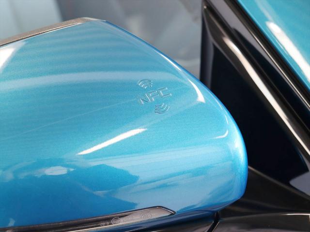 運転席のミラーにのみＮＦＣの機能があります　カードキーをかざすとドアのロック解除ができます