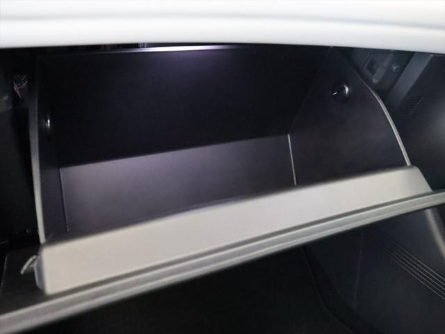 グローブボックスにはＥＴＣが格納されています　隠した場所に取り付けることでスッキリとした見た目となり、盗難対策のメリットもあります