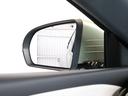 ドアミラーの鏡にはLEDが組み込まれており、車両両脇の後方から車両が接近した際には点滅して知らせることが可能です