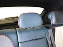 後席にはセンターの席にもヘッドレストが用意されています 左右の席と同様に高さ調節も可能です