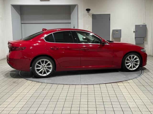 ジュリア スーパー 弊社顧客様下取車 ベージュレザー(受注生産) 認定中古車保証1年 禁煙 DNAシステム ACC 衝突被害軽減ブレーキ パーキングセンサー バックカメラ ブラインドスポットモニタ―(7枚目)