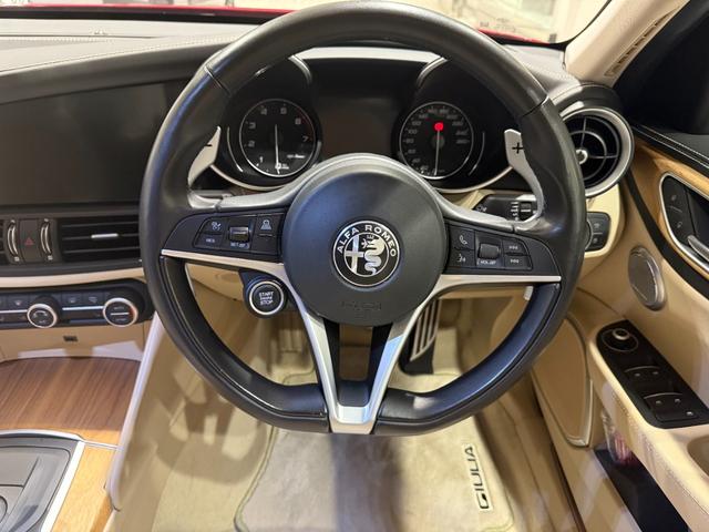 ジュリア スーパー 弊社顧客様下取車 ベージュレザー(受注生産) 認定中古車保証1年 禁煙 DNAシステム ACC 衝突被害軽減ブレーキ パーキングセンサー バックカメラ ブラインドスポットモニタ―(12枚目)