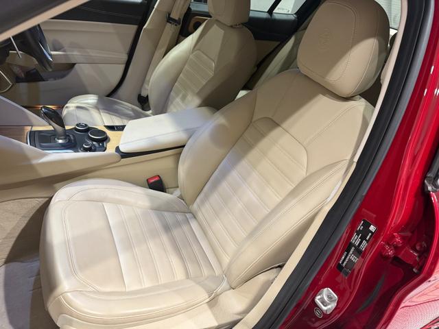 ジュリア スーパー 弊社顧客様下取車 ベージュレザー(受注生産) 認定中古車保証1年 禁煙 DNAシステム ACC 衝突被害軽減ブレーキ パーキングセンサー バックカメラ ブラインドスポットモニタ―(15枚目)