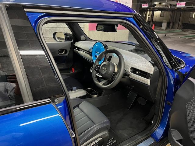 ＭＩＮＩ クーパーＳ　フェイバード・トリム　Ｍ－パッケージ　電動シート　ハーマンオーディオ　マルチトーンルーフ　１７インチアルミ（7枚目）