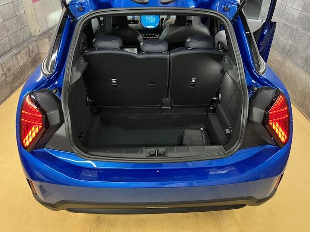 ＭＩＮＩ クーパーＳ　フェイバード・トリム　Ｍ－パッケージ　電動シート　ハーマンオーディオ　マルチトーンルーフ　１７インチアルミ（34枚目）