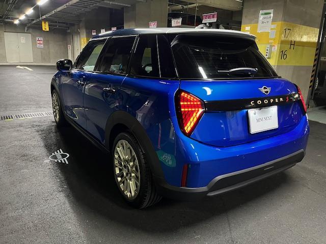 ＭＩＮＩ クーパーＳ　フェイバード・トリム　Ｍ－パッケージ　電動シート　ハーマンオーディオ　マルチトーンルーフ　１７インチアルミ（44枚目）