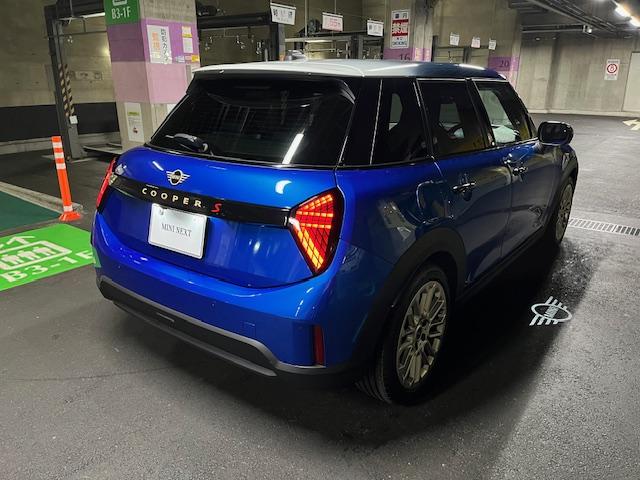 ＭＩＮＩ クーパーＳ　フェイバード・トリム　Ｍ－パッケージ　電動シート　ハーマンオーディオ　マルチトーンルーフ　１７インチアルミ（45枚目）