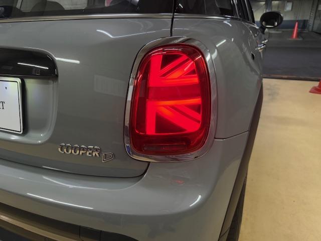 ＭＩＮＩ クーパーＤプレミアムプラスパッケージクラシックトリム　アップルカープレイ　ブラックルーフ　バックカメラリアセンサー　１６インチオプションブラックアルミ（4枚目）