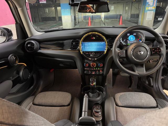 ＭＩＮＩ クーパーＤプレミアムプラスパッケージクラシックトリム　アップルカープレイ　ブラックルーフ　バックカメラリアセンサー　１６インチオプションブラックアルミ（7枚目）