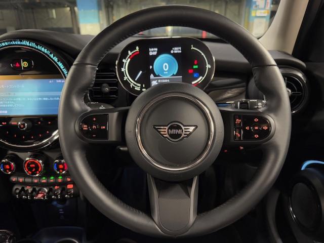 ＭＩＮＩ クーパーＤプレミアムプラスパッケージクラシックトリム　アップルカープレイ　ブラックルーフ　バックカメラリアセンサー　１６インチオプションブラックアルミ（9枚目）