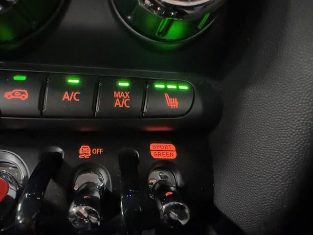 ＭＩＮＩ クーパーＤプレミアムプラスパッケージクラシックトリム　アップルカープレイ　ブラックルーフ　バックカメラリアセンサー　１６インチオプションブラックアルミ（31枚目）