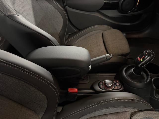 ＭＩＮＩ クーパーＤプレミアムプラスパッケージクラシックトリム　アップルカープレイ　ブラックルーフ　バックカメラリアセンサー　１６インチオプションブラックアルミ（35枚目）